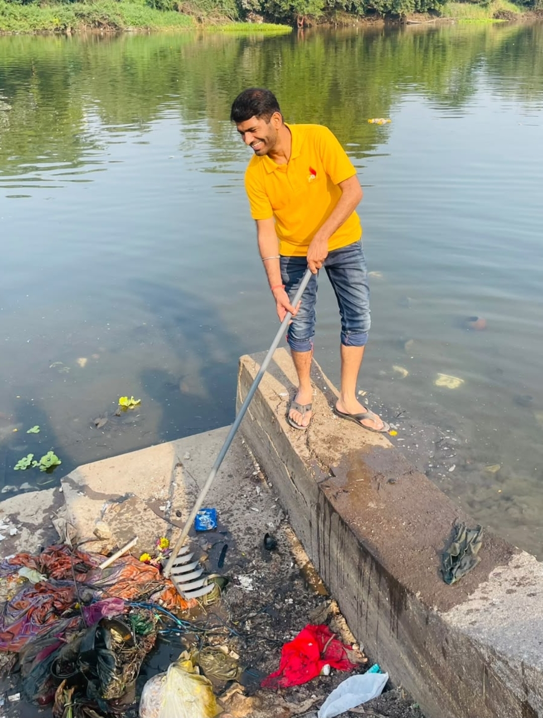 देहू इंद्रायणी घाट परिसरात स्वच्छता अभियान
