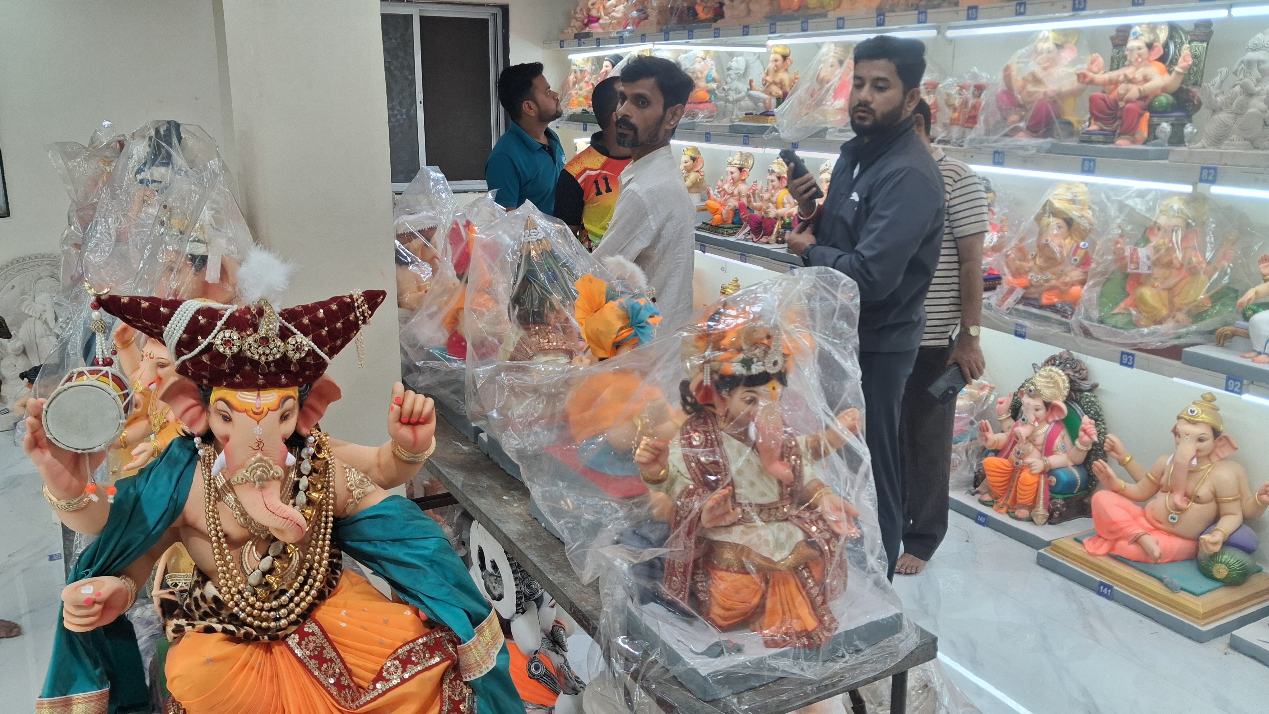 देहू येथे गणेशोत्सवासाठी सुबक गणेश मूर्ती विक्रीसाठी सज्ज; 'मोरया आर्ट्स'तर्फे  बुकिंग सुरू