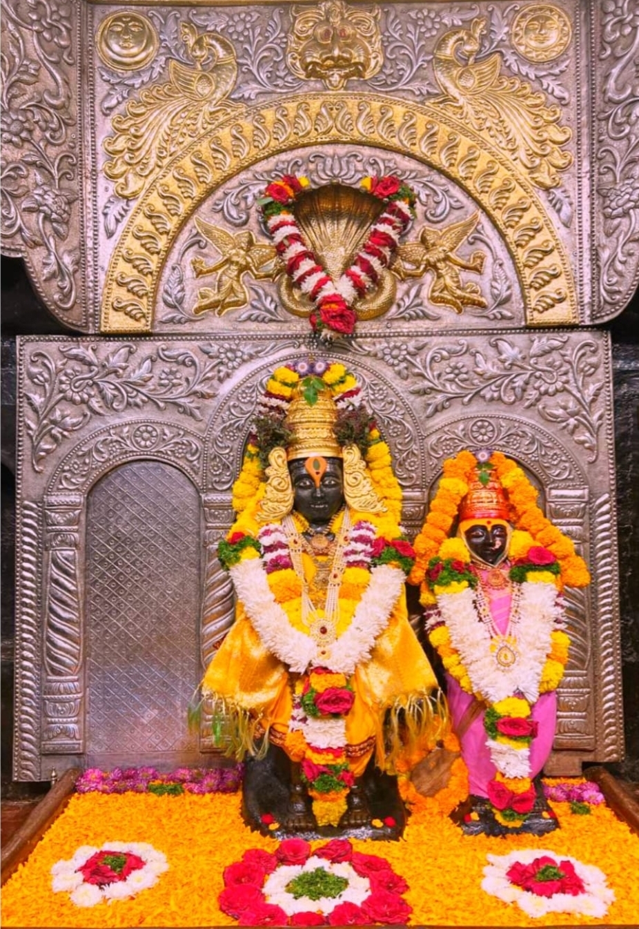 देहू संत तुकाराम महाराज संस्थान च्या वतीने नित्य महापूजा संपन्न