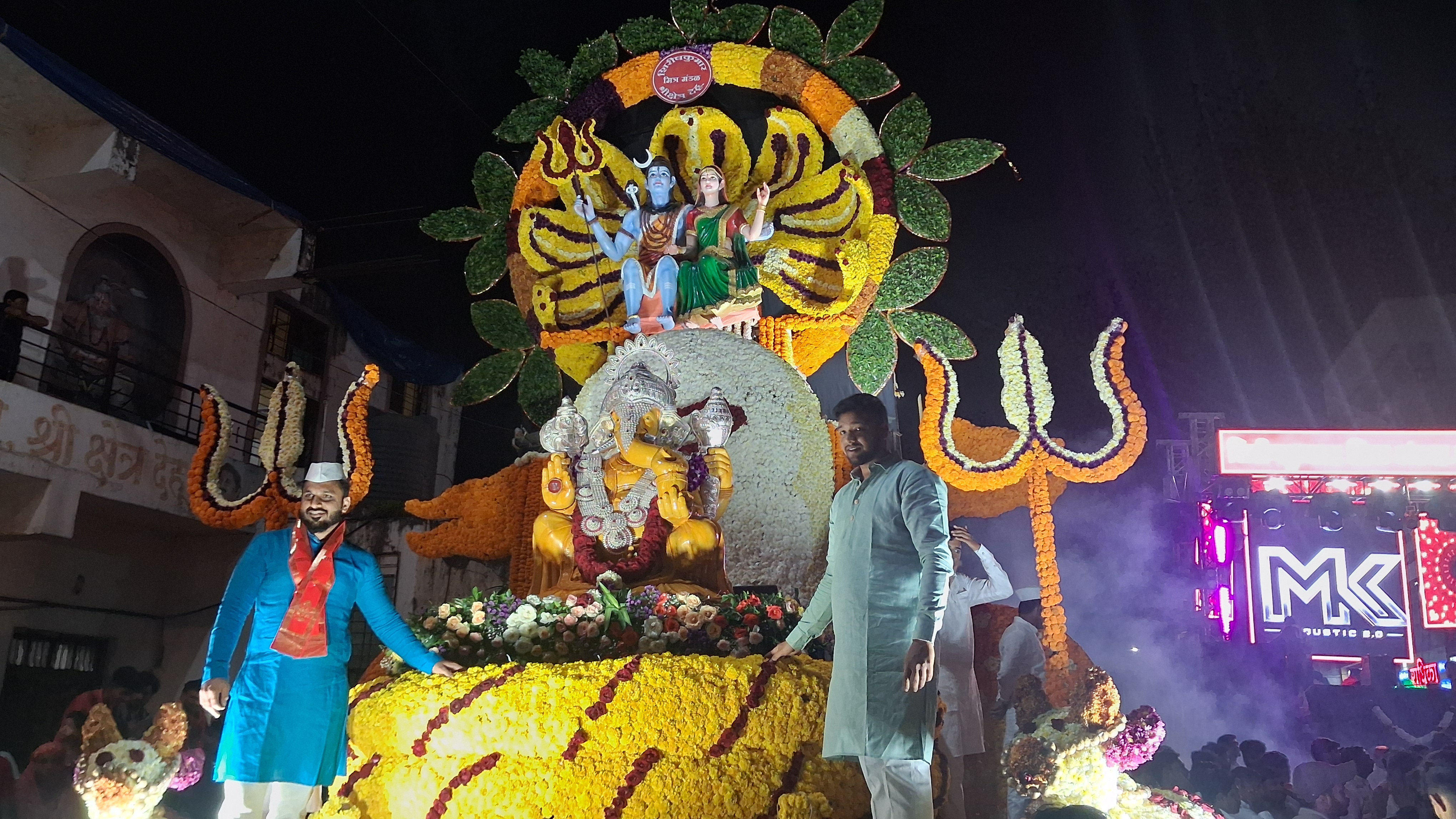 देहू डीजे च्या तालावर नाचत चार तासानंतर गणरायाला देहूकरांचा निरोप