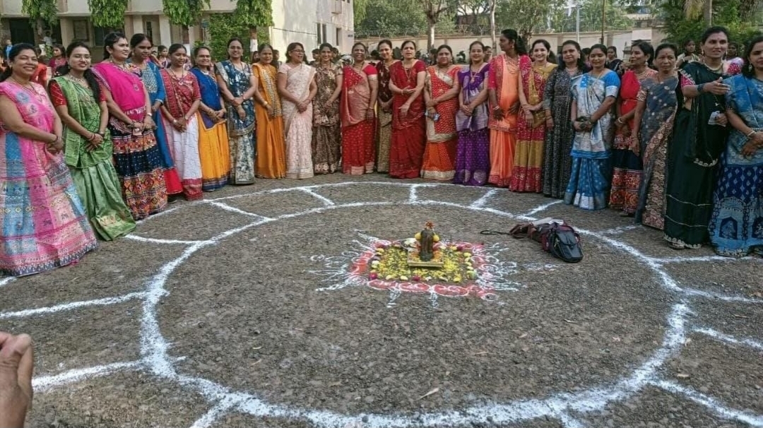 बाबुरावजी घोलप विद्यालयात पारंपरिक भोंडला उत्साहात संपन्न