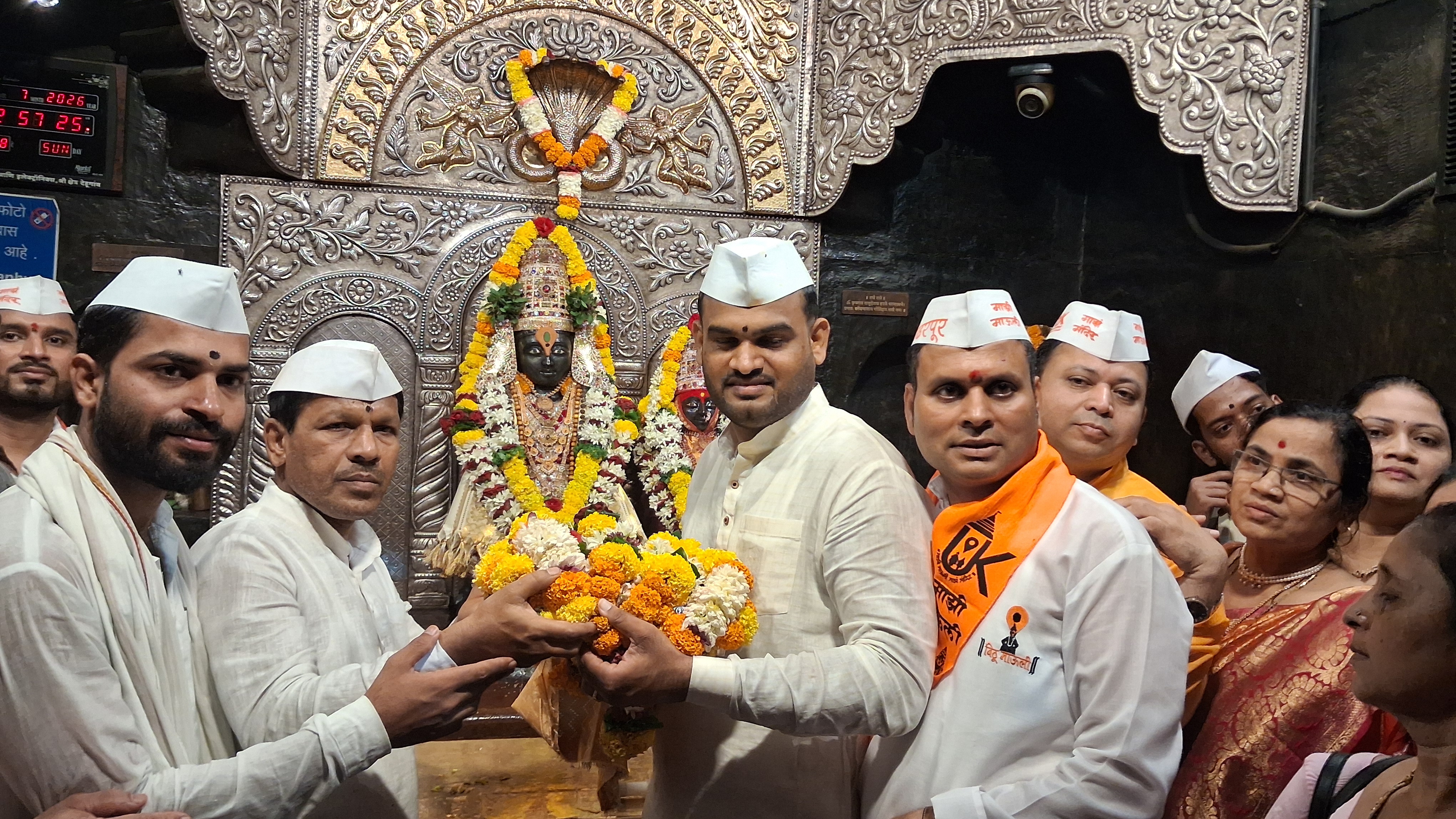 देहूतील देऊळवाड्यात ग्लोबल वारीचे स्वागत