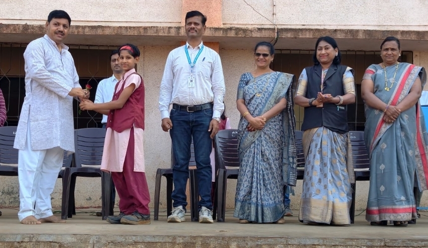 देहू कन्या विद्यालयात शिवकालीन युद्धकला व महिला स्वसंरक्षणाचे प्रात्यक्षिक