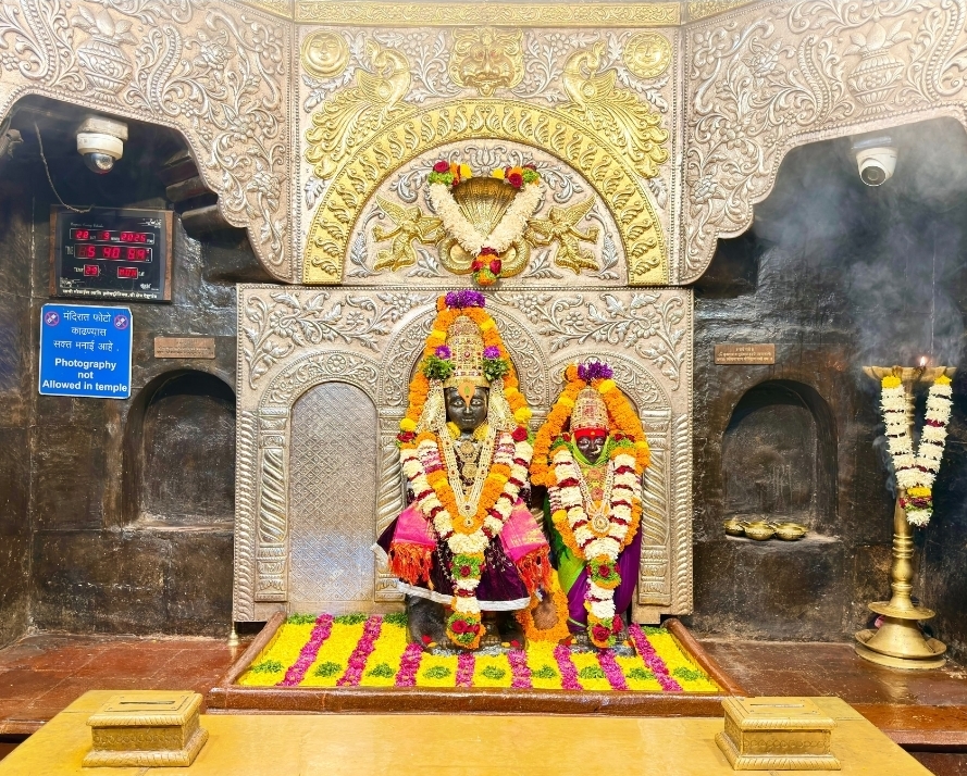 देहू संत तुकाराम महाराज संस्थान च्या वतीने नित्य महापूजा संपन्न