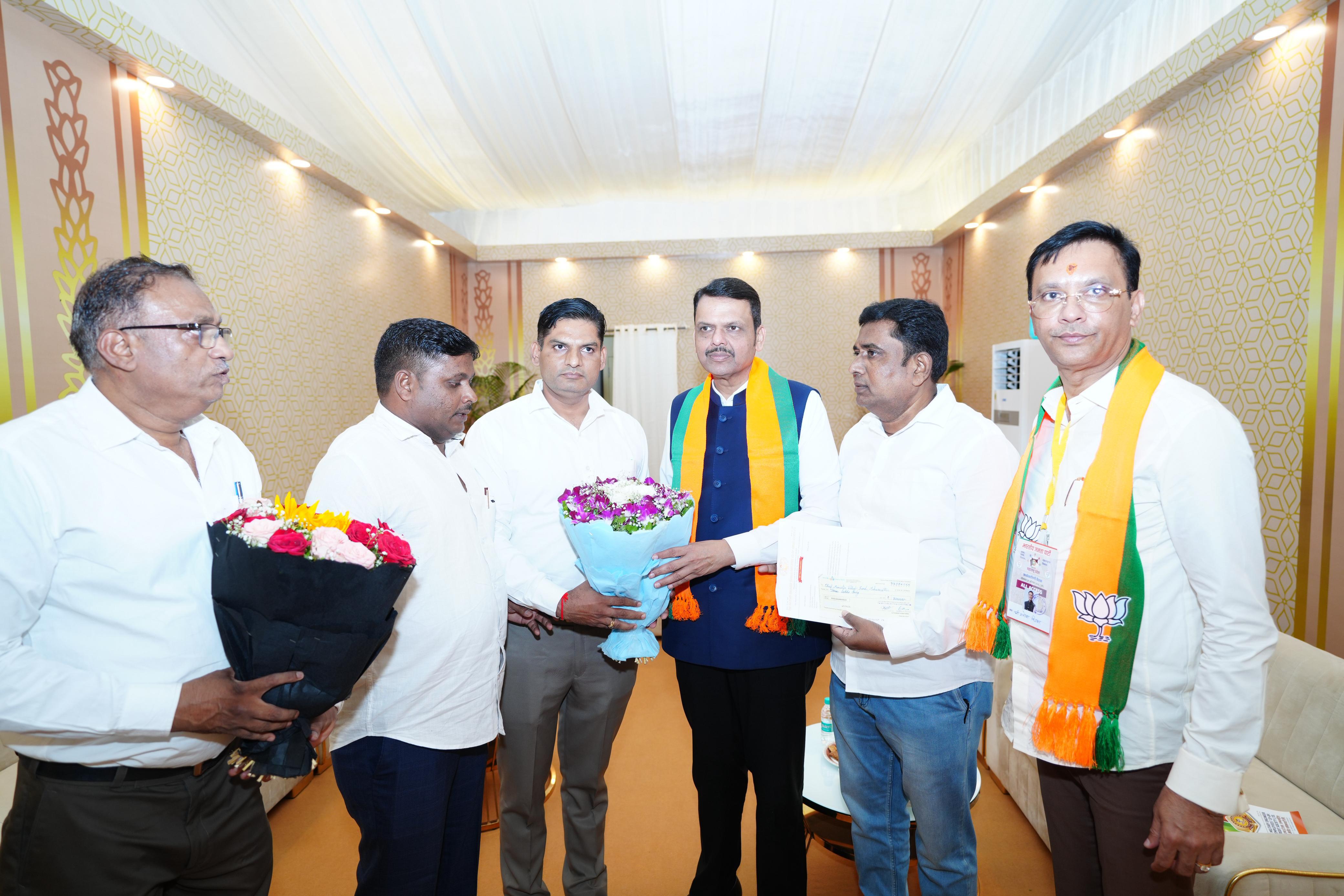 मिल्ट्री  इंजीनियरिंग सर्व्हिसेस एम्प्लॉईज को-ऑपरेटिव्ह क्रेडिट सोसायटीची   मुख्यमंत्री सहायता निधीसाठी ३ लाखांची मदत