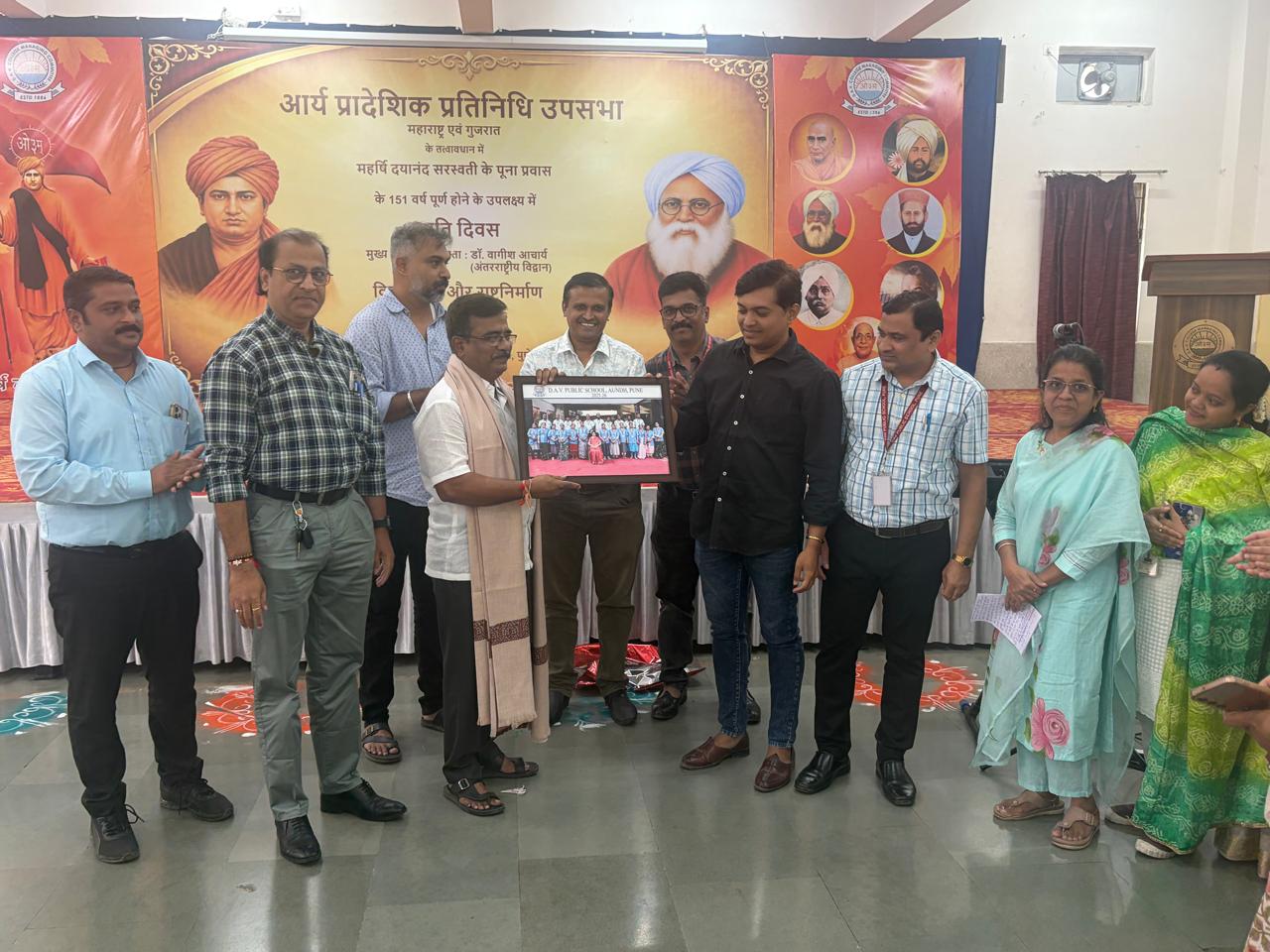 औंध येथील डी. ए. व्ही. पब्लिक स्कूल मधील सुधीर वाळेकर यांचा सेवा निवृत्त समारंभ उत्साहात संपन्न.