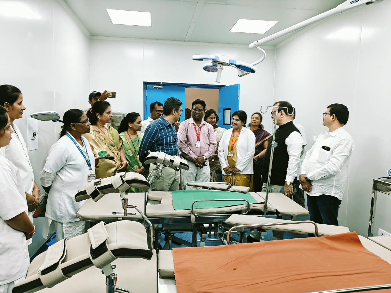 मॉडेल प्राथमिक आरोग्य केंद्र व मॉडेल शाळेतील सुविधांचे ग्रामविकास विभागाकडून पाहणी व  कौतुक