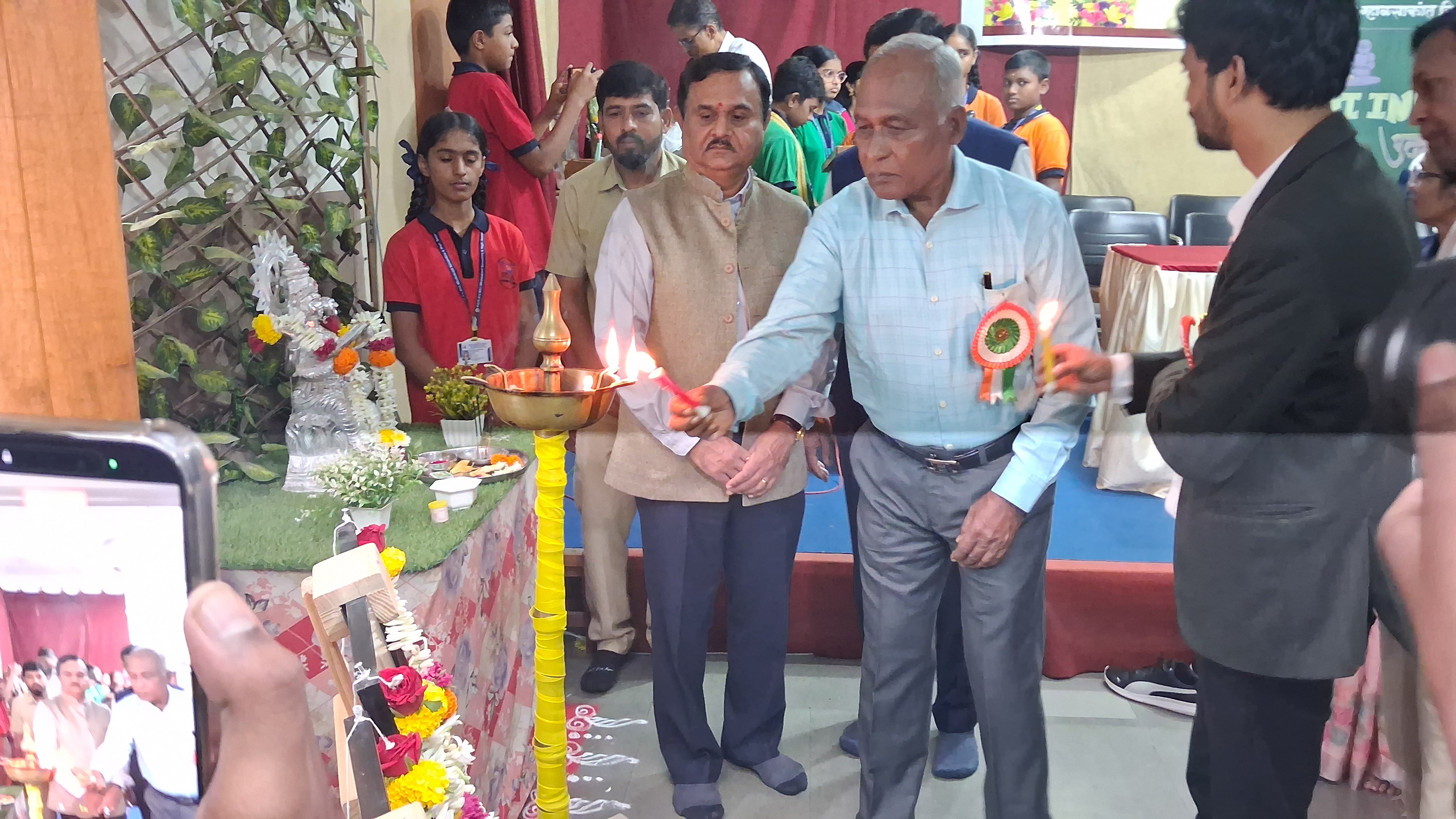 ज्ञान हीच संपत्ती -अँड. संदीप कदम अजित दादा इनोव्हेशन लॅब चे उद्घाटन