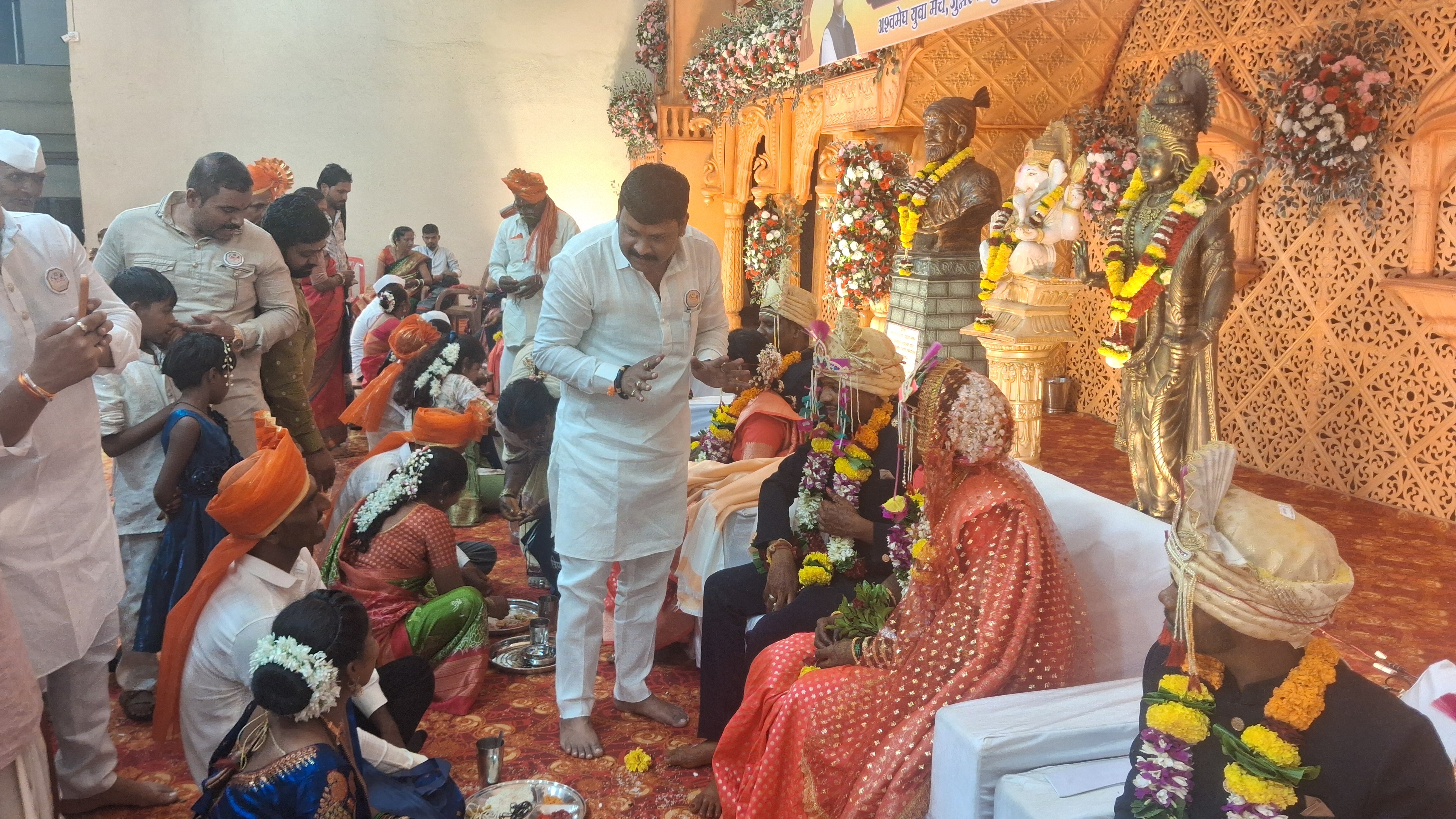 लेण्याद्री येथे दिव्यांग  व आदिवासी ठाकर समाजातील दांपत्यांचा मोफत सामुदायिक विवाह सोहळ्याचे आयोजन