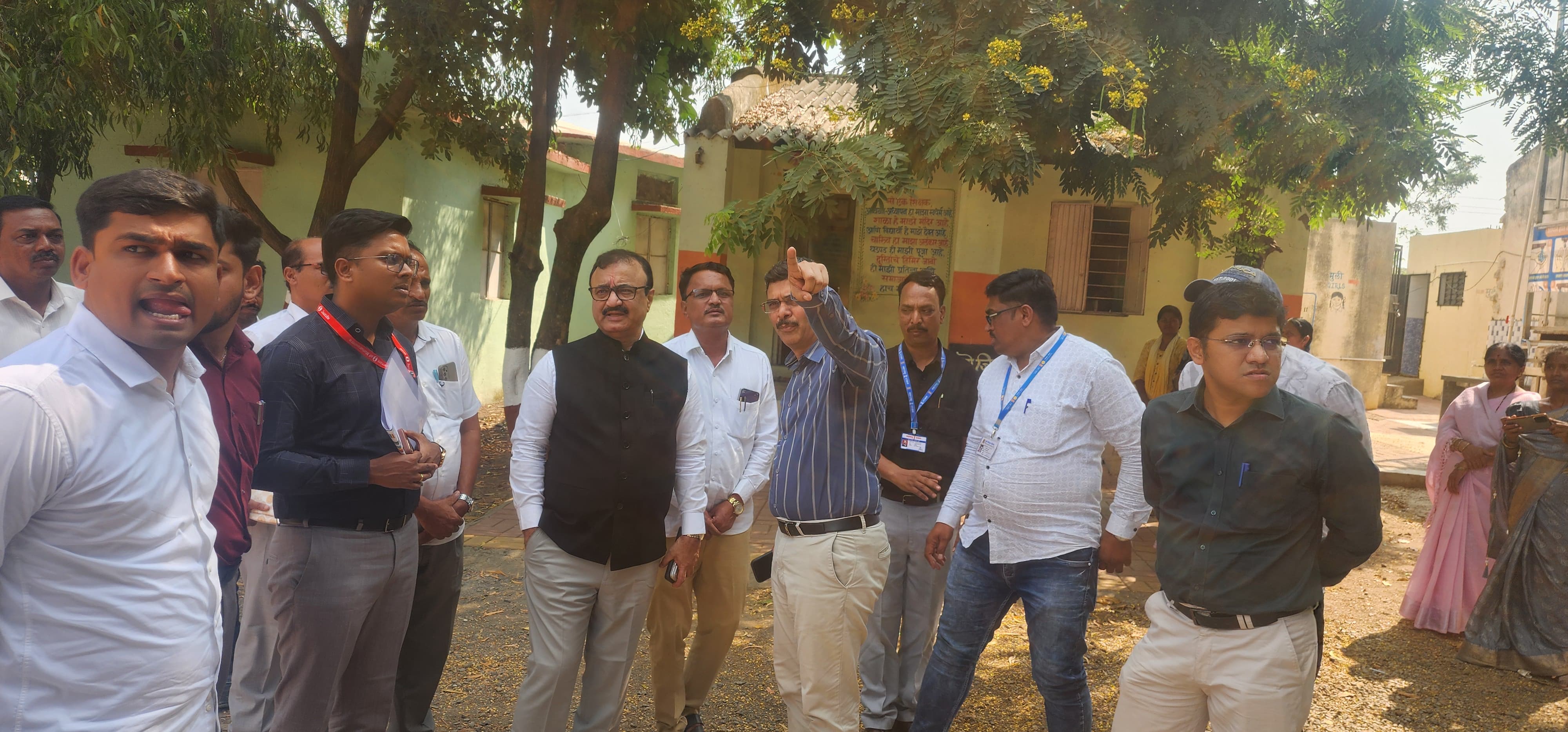 मॉडेल प्राथमिक आरोग्य केंद्र व मॉडेल शाळेतील सुविधांचे ग्रामविकास विभागाकडून पाहणी व  कौतुक