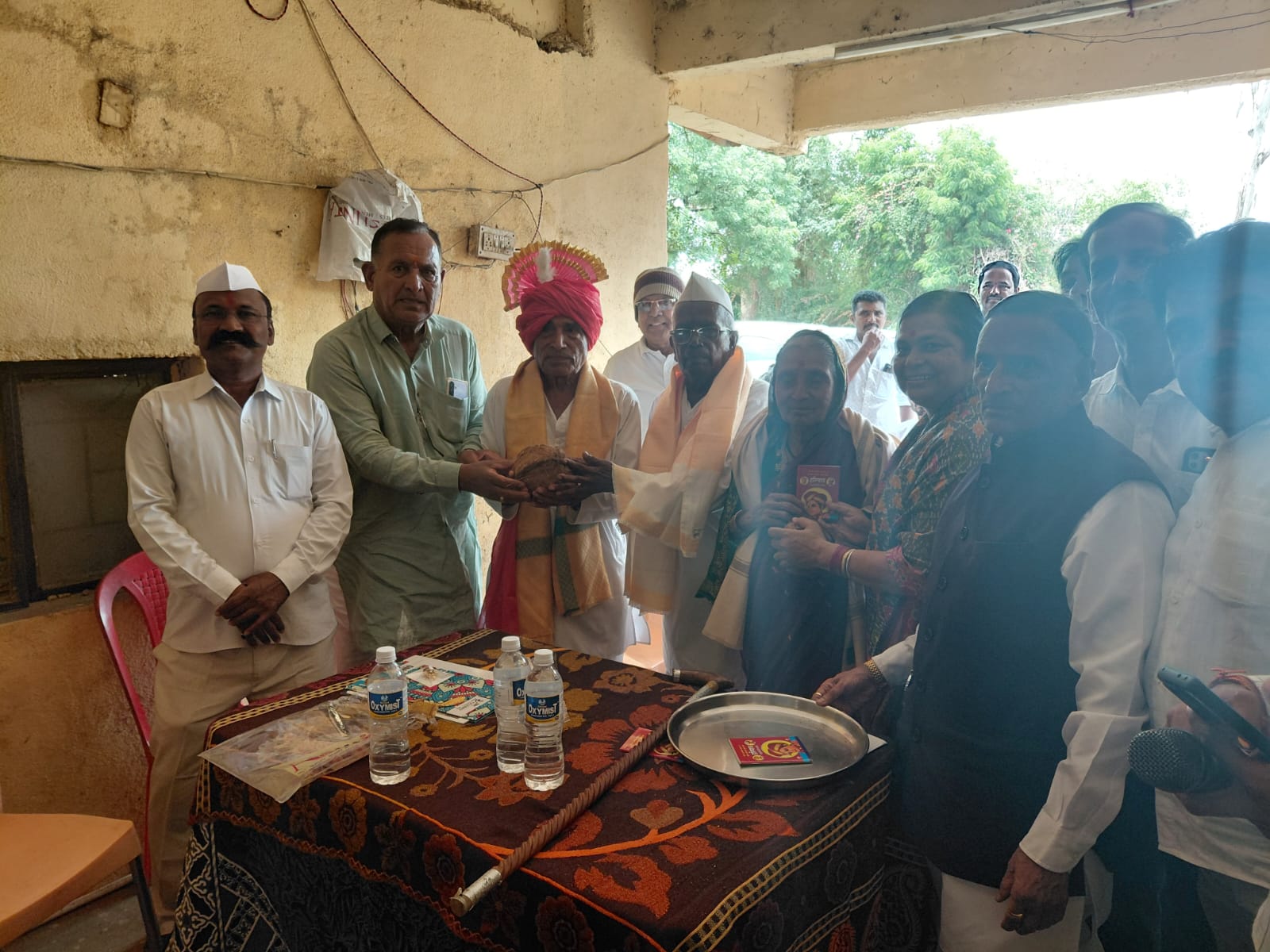 कोरेगाव  विविध कार्यकारी सोसायटीचे शांताराम कडूसकर यांचा सत्कार