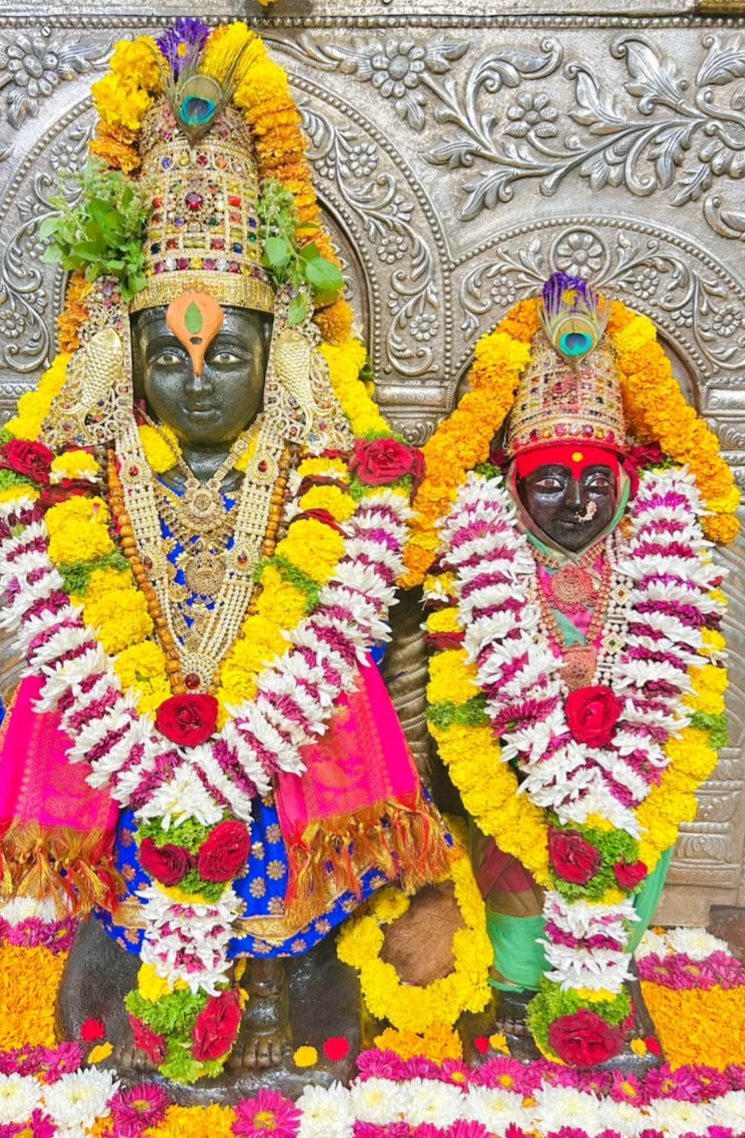 देहू संत तुकाराम महाराज संस्थान च्या वतीने नित्य महापूजा संपन्न