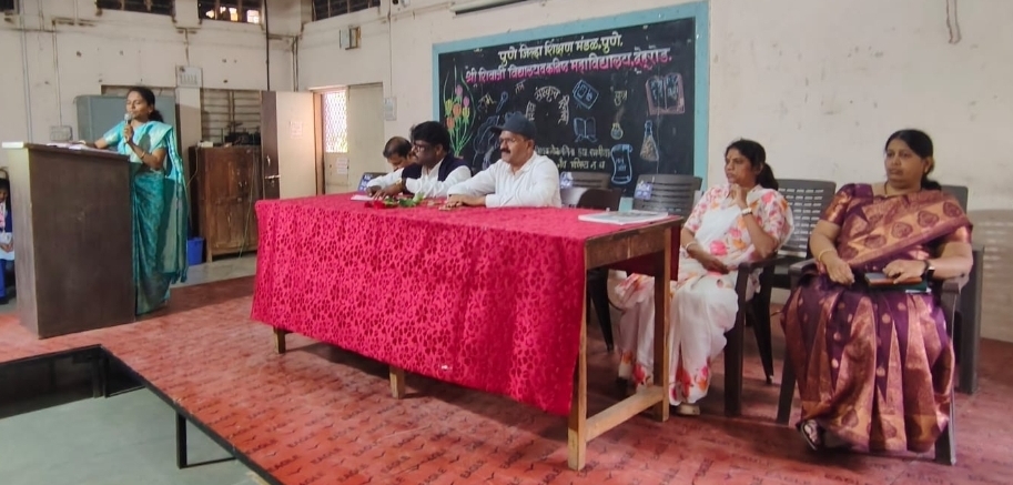पुणे जिल्हा शिक्षण मंडळाच्या श्री शिवाजी विद्यालयात  विश्व संस्कृत दिवस  संपन्न