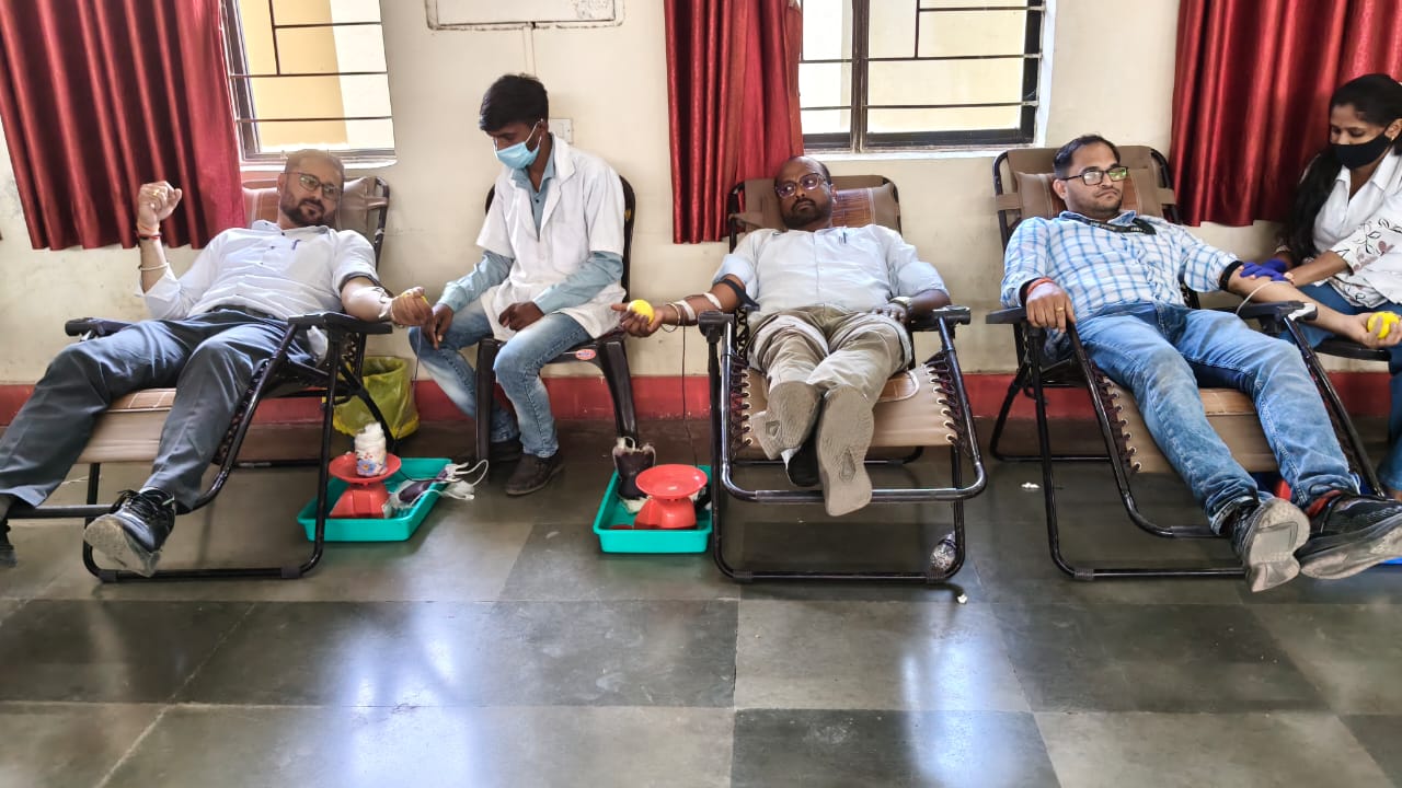केंद्रीय आयुध भंडार देहूरोड येथे भव्य रक्तदान शिबिर उत्साहात संपन्न