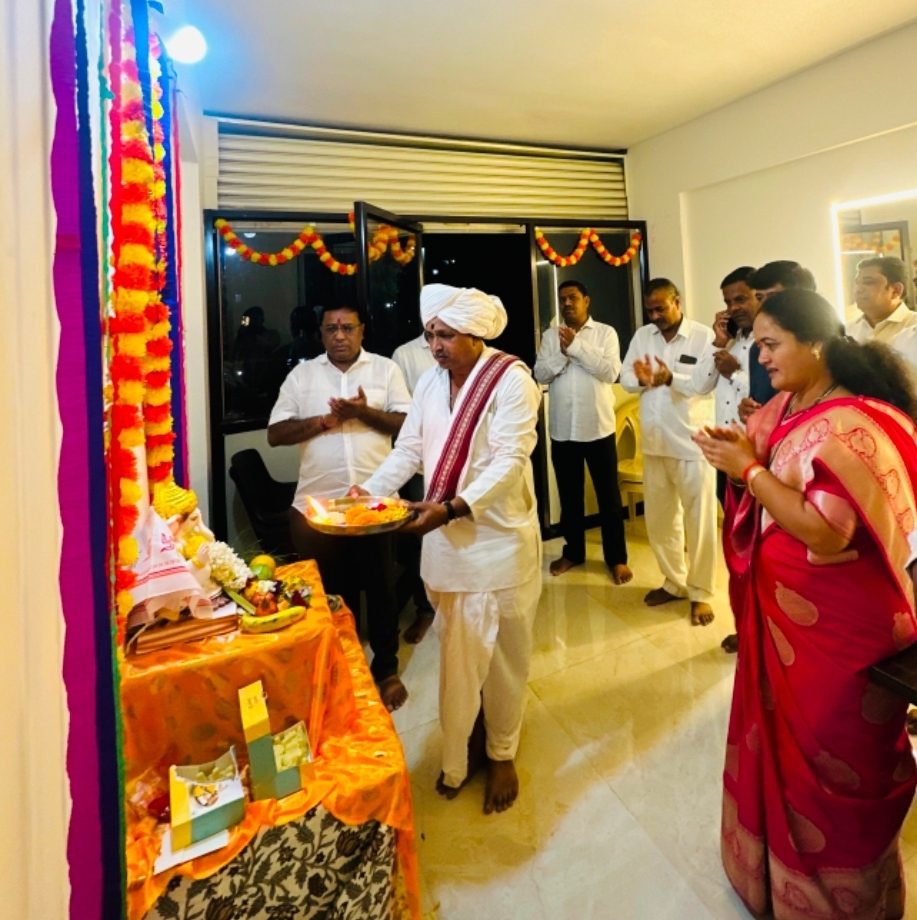 देहूच्या विकासासाठी कटिबद्ध- नगराध्यक्षा स्मिता चव्हाण, देहू संतवाणी कार्यालयात आरतीचे आयोजन