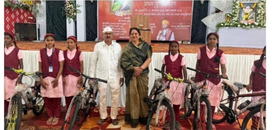 देहू गरजू व गुणवंत विद्यार्थिनींना सायकल वाटप