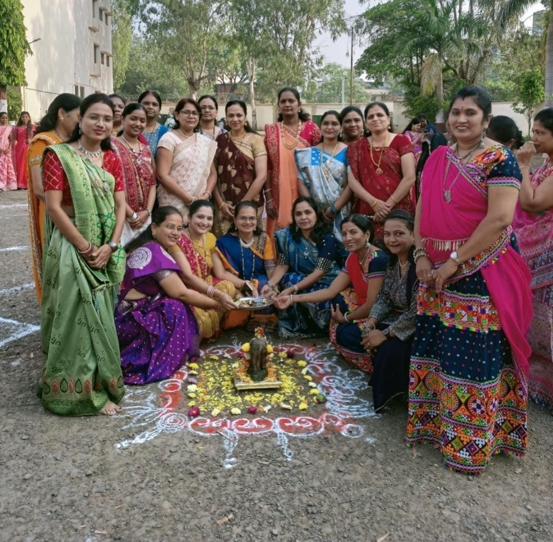 बाबुरावजी घोलप विद्यालयात पारंपरिक भोंडला उत्साहात संपन्न