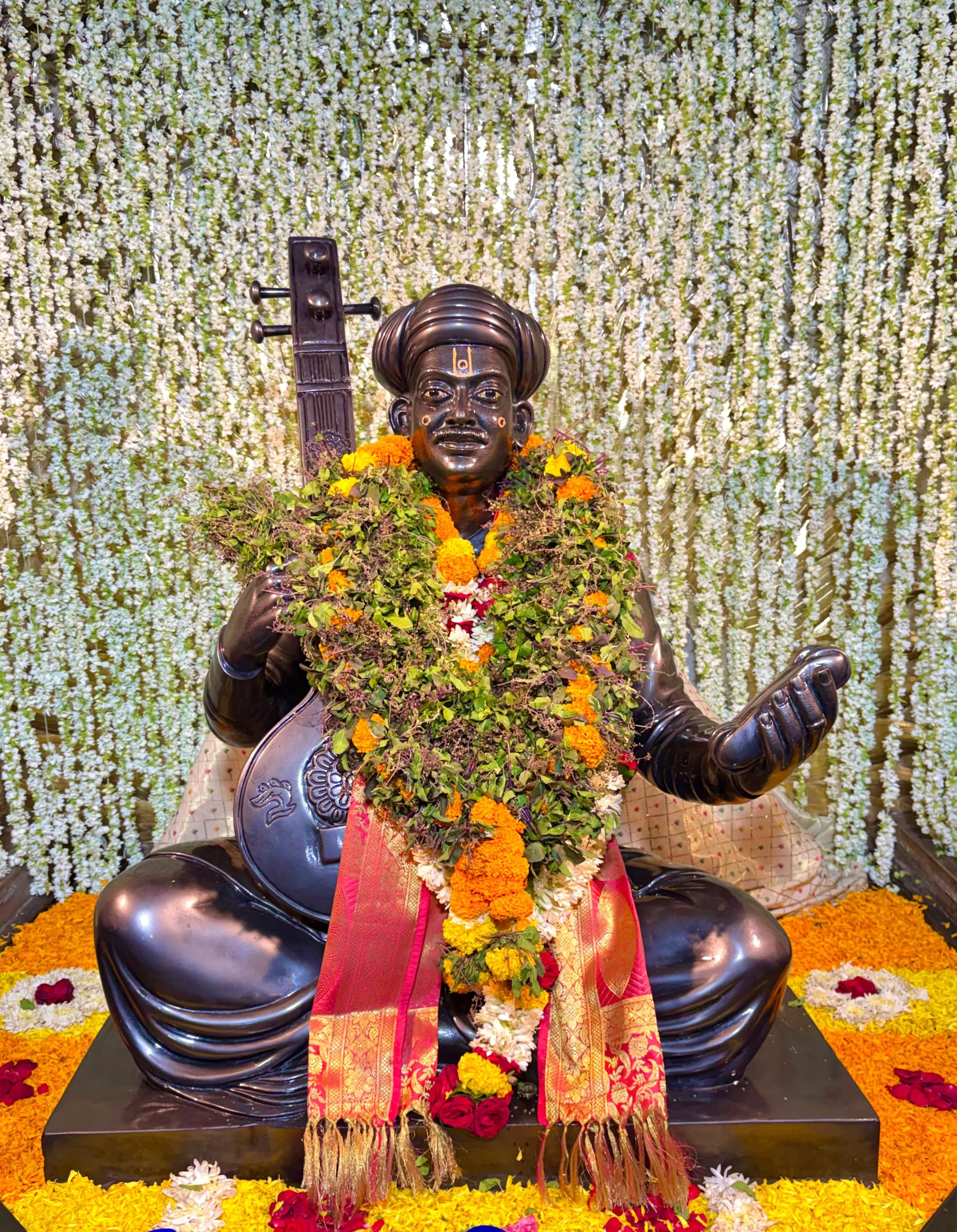 देहू संत तुकाराम महाराज देऊळवाड्यात अधिक मास निमित्त विविध धार्मिक कार्यक्रम सूरू