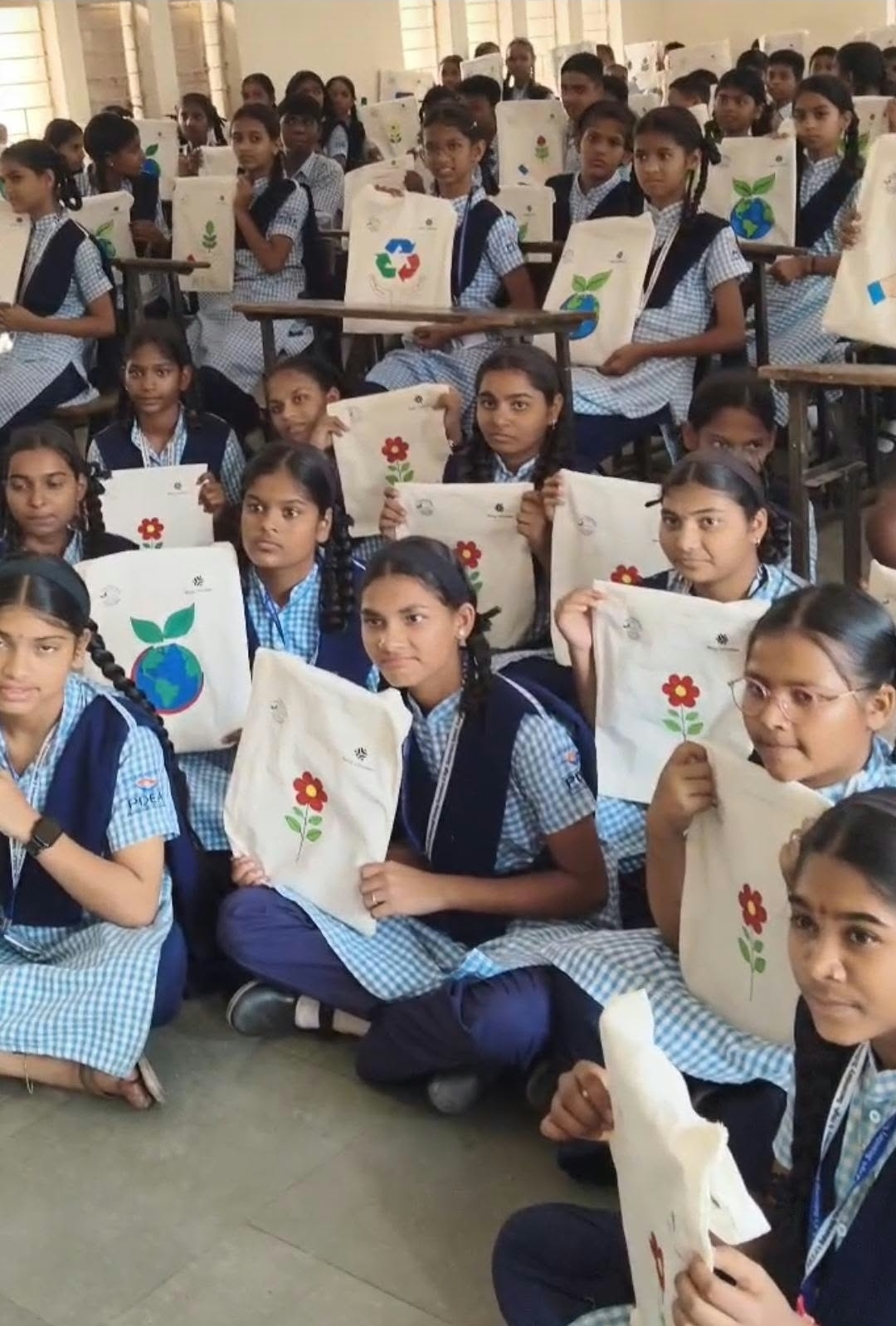 सांगवी: बाबुरावजी घोलप विद्यालयात कापडी पिशवी रंगकाम स्पर्धेला उत्स्फूर्त प्रतिसाद