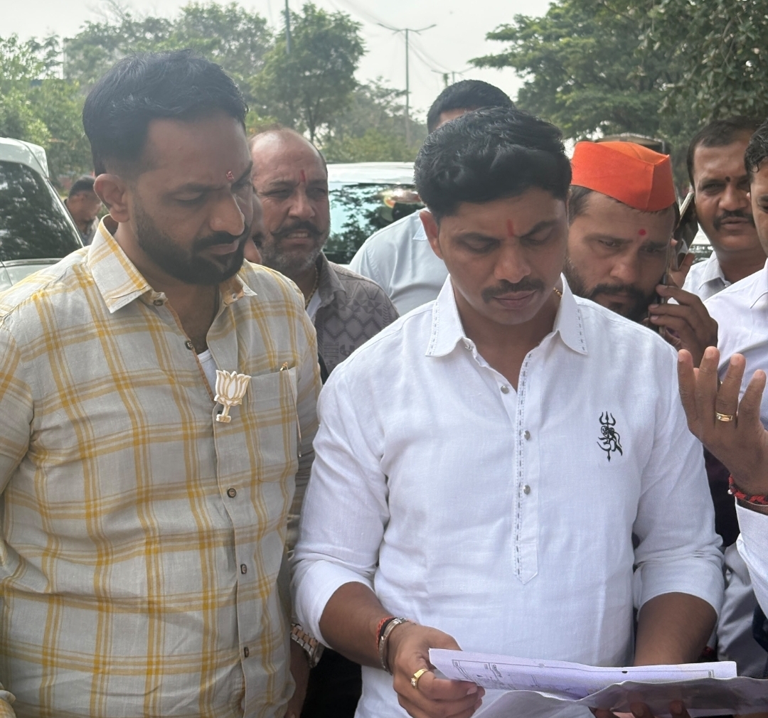 देहू आळंदी मार्गावरील कमानीचे काम पूर्ण करा