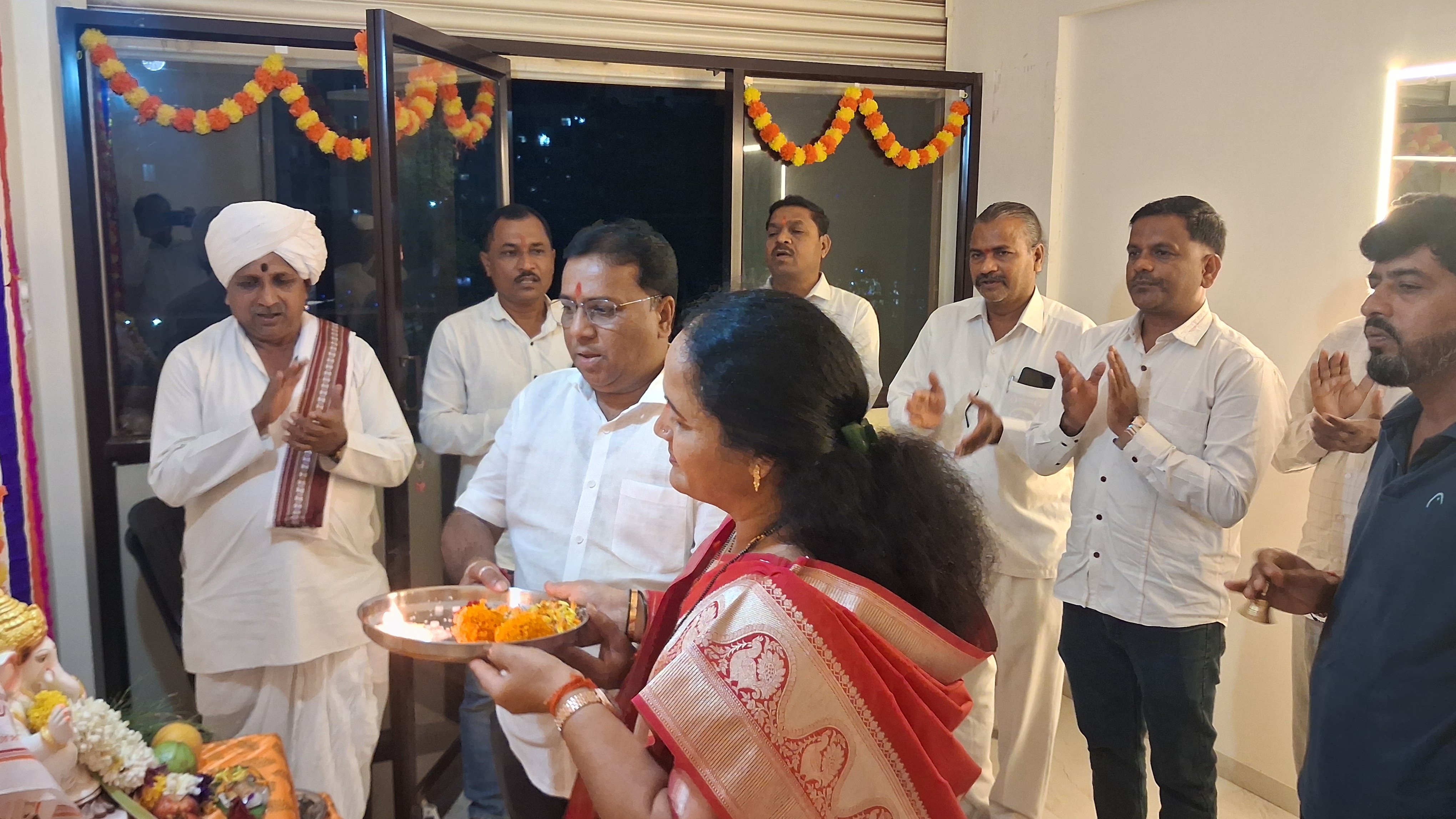 देहूच्या विकासासाठी कटिबद्ध- नगराध्यक्षा स्मिता चव्हाण, देहू संतवाणी कार्यालयात आरतीचे आयोजन