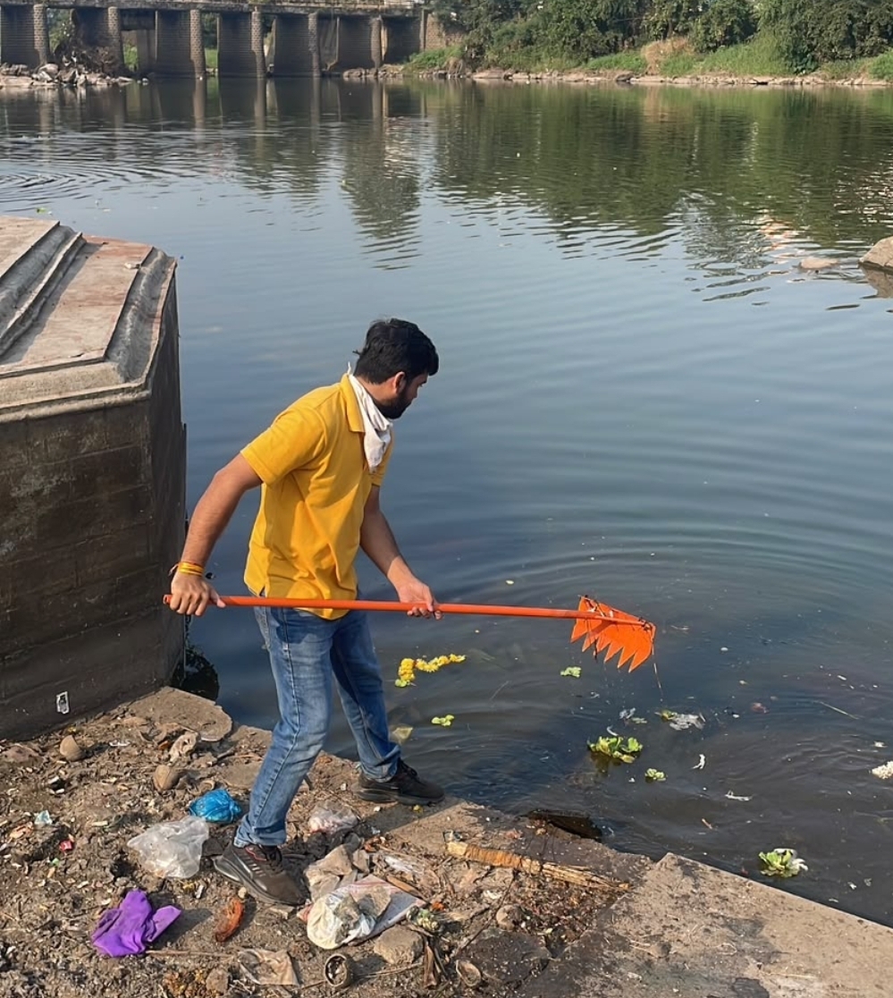 देहू इंद्रायणी घाट परिसरात स्वच्छता अभियान